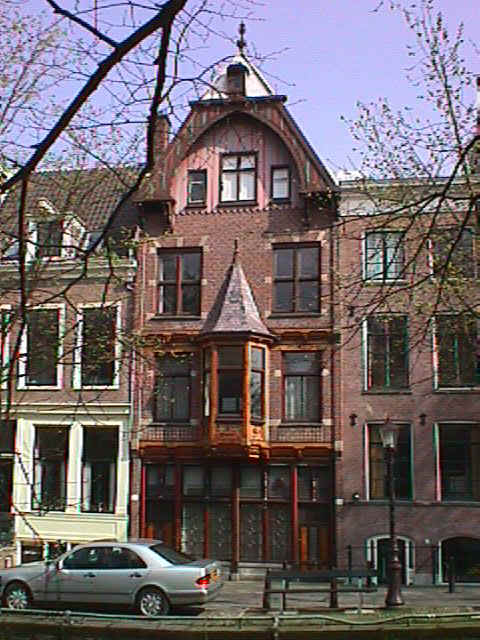 deenik.jpg (87333 bytes)
